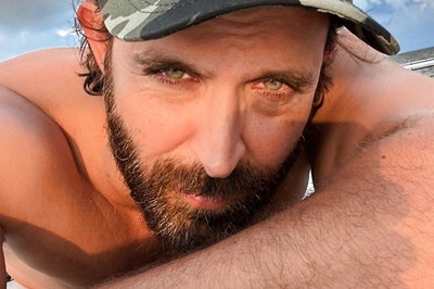 Hrithik Roshan's Shirtless Selfie Leaves Zoya Akhtar, Shibani Dandekar, Karan Johar Awestruck