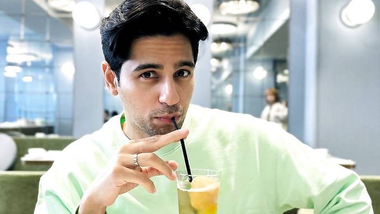 Sidharth Malhotra Proudly Flaunts Wedding Band In New Photo; Did Kiara Advani Click It?