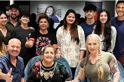 Hrithik Roshan, Saba Azad Join Family to Celebrate Sister Sunaina Roshan's Birthday, See Photo