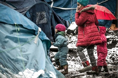 Police Dismantle Tent Camp in Paris, Remove 2083 Migrants