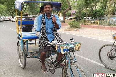 This Noida rickshaw-puller lost his arm but not hope