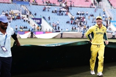 AUS vs SL: David Warner Takes Flying Catches, Lends Helping Hand to Ground Staff | WATCH