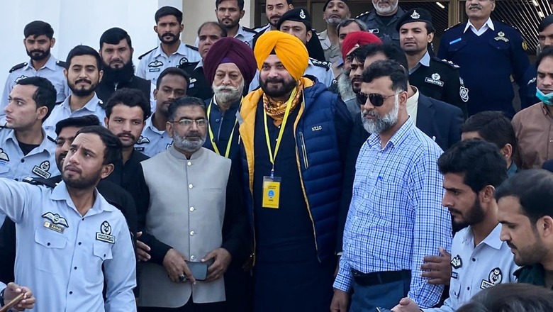 In Pak after 2 Yrs, Sidhu Calls Imran 'Bade Bhai' at Kartarpur Sahib; Draws BJP's Ire Amid Credit Tussle