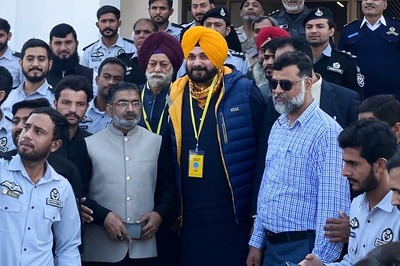 In Pak after 2 Yrs, Sidhu Calls Imran 'Bade Bhai' at Kartarpur Sahib; Draws BJP's Ire Amid Credit Tussle
