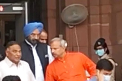 Amit Shah Meets Delhi BJP Leaders Hours After Demolition Drive Halted at Jahangirpuri