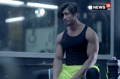 Vidyut Jammwal Tells You About Benefits of Handstand Push-Ups