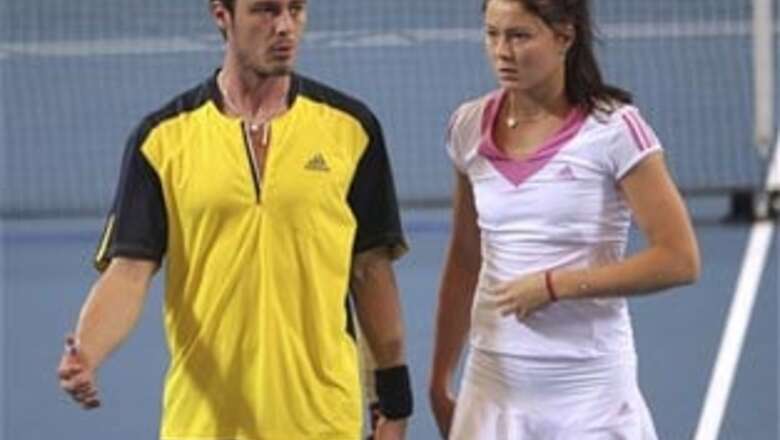 Russia's Safin family beats Italy at Hopman Cup