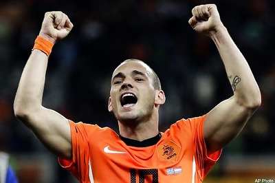 Sneijder, Villa in race for the Golden Ball