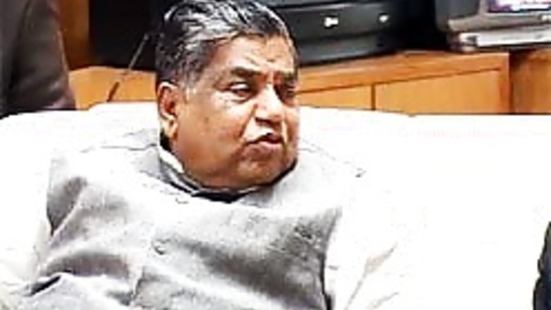 BJP celebrates, Cong complacent