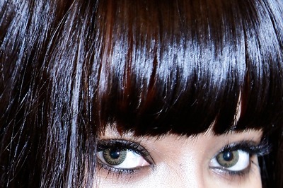 Hair Game: Blunt Bangs Are So Trendy For 2017