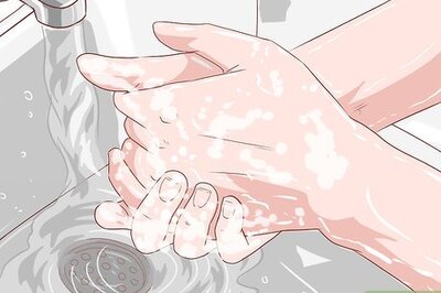 How to Cover Up a Scab on Your Face