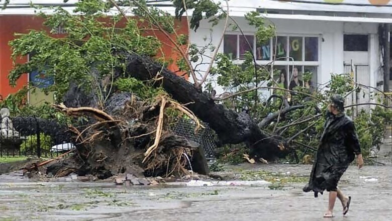 Philippines says at least 100 dead from typhoon Haiyan