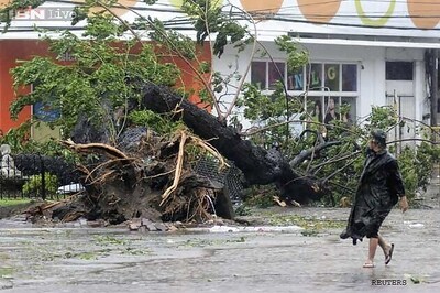 Philippines says at least 100 dead from typhoon Haiyan
