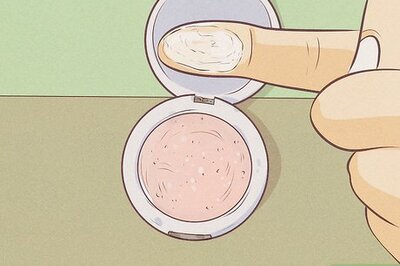 How to Apply Shimmer Powder on Your Face and Body