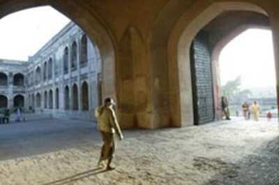 Ancient Pak ruins fast disappearing