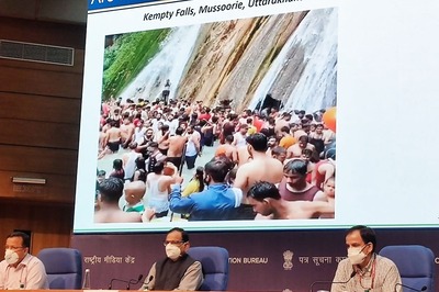 'Zara Sochiye': Why Visuals of Crowds Swarming Tourist Spots is Terrifying the Govt