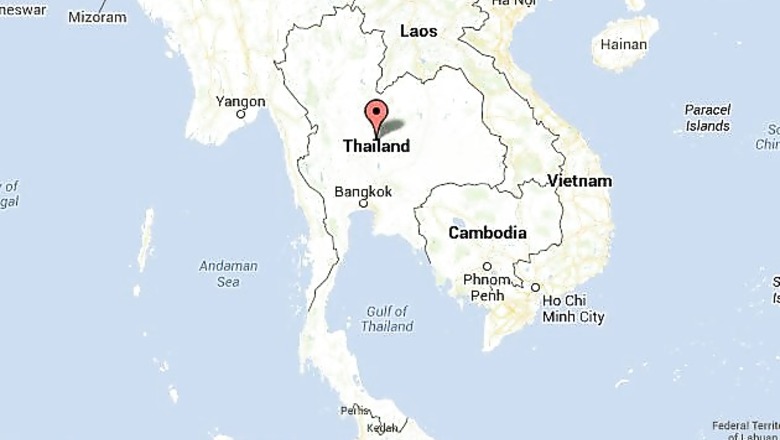 Thai protest leader meets PM, still adamant on govt's removal