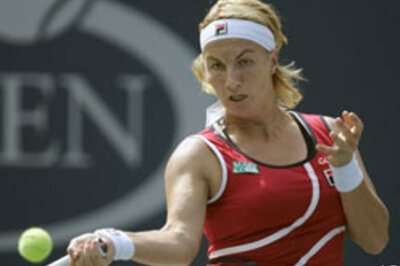 Sharapova, Kuznetsova, Hingis enter third round