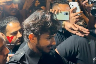 Munawar Faruqui Gets MOBBED, Struggles To Walk At Bigg Boss 17 Party | Video Goes Viral