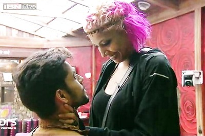 Bigg Boss 8: Picture of Gautam Gulati kissing a mystery girl goes viral on Twitter; Diandra Soares calls it 'adorable'