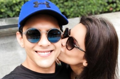 Shweta Agarwal Plants Affectionate Kiss on Husband Aditya Narayan's Cheek in This Picture