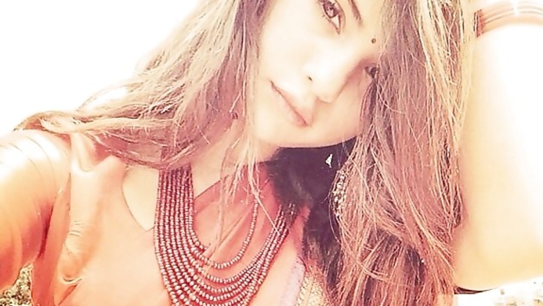 Selena Gomez dons sari and bindi, posts selfie on Instagram
