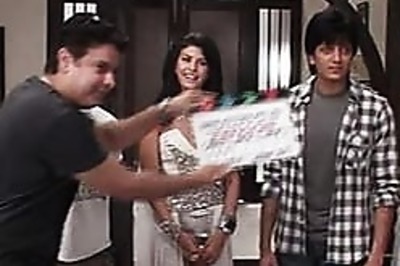 Jaane Kahan Se Aayi Hai : Interplanetary love