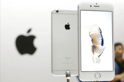 Apple Executive Insists It's Not an iPhone but 'iPhone Phone'