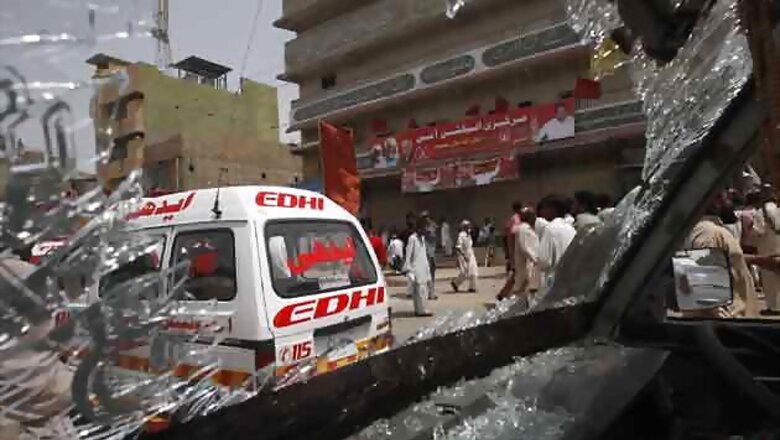Pakistan: 15 killed as blasts rip through mosques