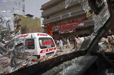 Pakistan: 15 killed as blasts rip through mosques