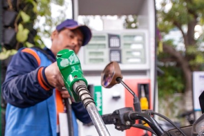Petrol Price Today Rises for Third Day; Diesel Crosses Rs 100 in Bhopal; Know Fuel Rates