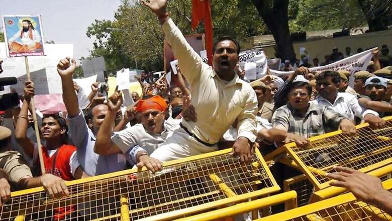 Over 200 Dalits Convert to Buddhism in Gujarat