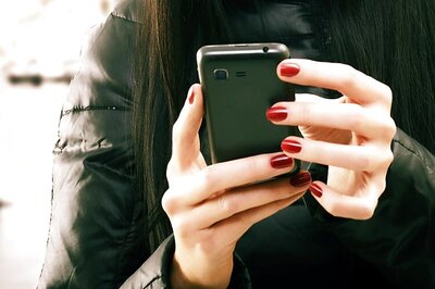Poor urban women in developing world use Internet less than men, lack skills, cash: Survey