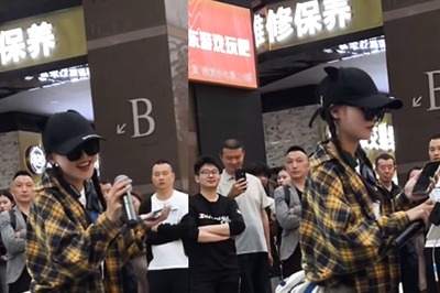 Chinese Woman Recreates Shah Rukh Khan's Aankhein Khuli And We Love It