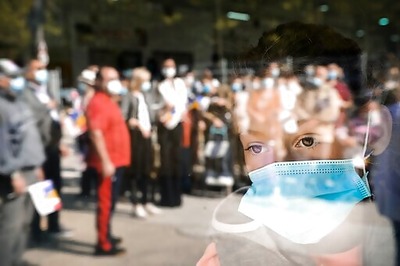 Romanian Hospitality Workers Protest As New Lockdown Starts