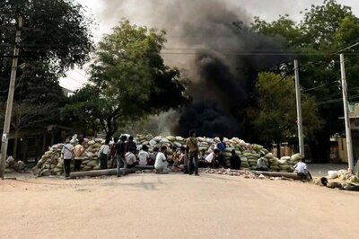 Around 700 People Flee to Thailand as Rebels Clash with Myanmar Army