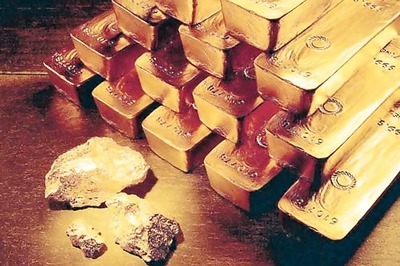 Gold hits peak; importers refrain from buys