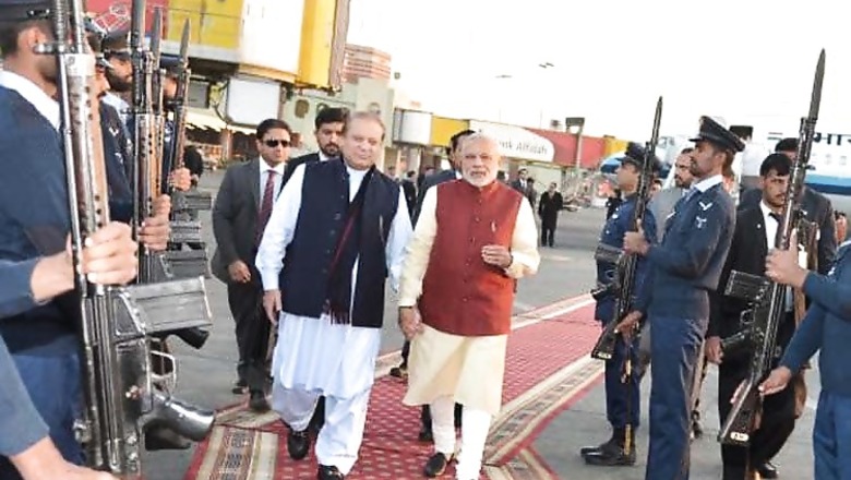 Pakistan Army upset over Modi's Lahore stopover to meet Sharif: Sources