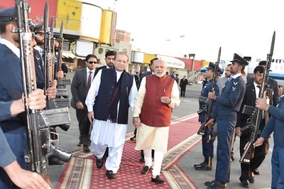 Pakistan Army upset over Modi's Lahore stopover to meet Sharif: Sources