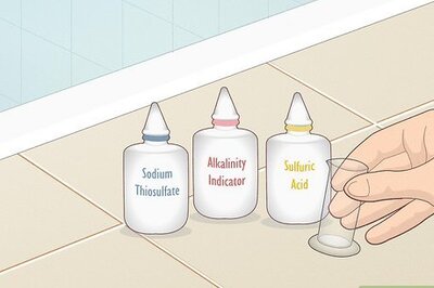 How to Add Baking Soda to a Pool