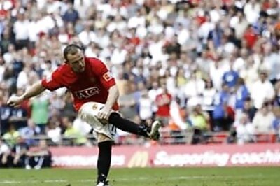 Rooney scores again as United go on top