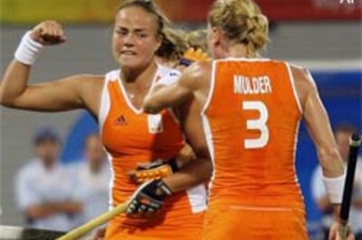 Chinese eves face Dutch test in hockey final
