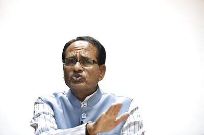 MP CM Chouhan hails visionary FM; Congress slams 'jugglery of words'