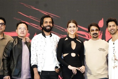 Varun Dhawan Thanks Bengali Star Prosenjit Chatterjee for Being a Part of Bhediya Promotions in Kolkata