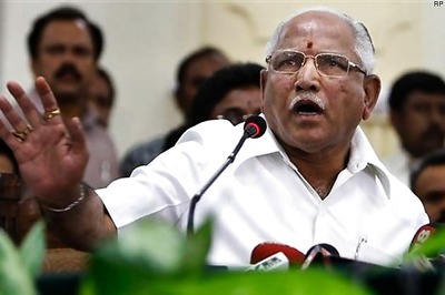 Yeddyurappa attacks Congress, warms up to BJP
