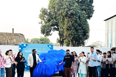 Haryana Pharma Company Gifts Cars To 15 Employees As Diwali Gift, Calls Them ‘Celebrities’