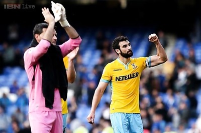 EPL: Cyrstal Palace hang on to beat Everton 3-2, Spurs lose