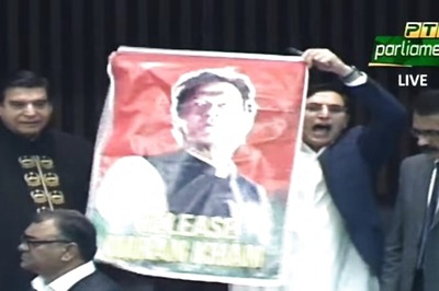 Watch | High-Drama In Pakistan As Newly-Elected Lawmakers Sworn In At First National Assembly Session