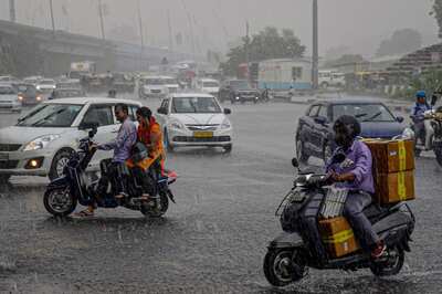 Monsoon News: Rainfall Deficit Catches Up, Yellow Alert Issued in Mumbai, Light Showers in Delhi