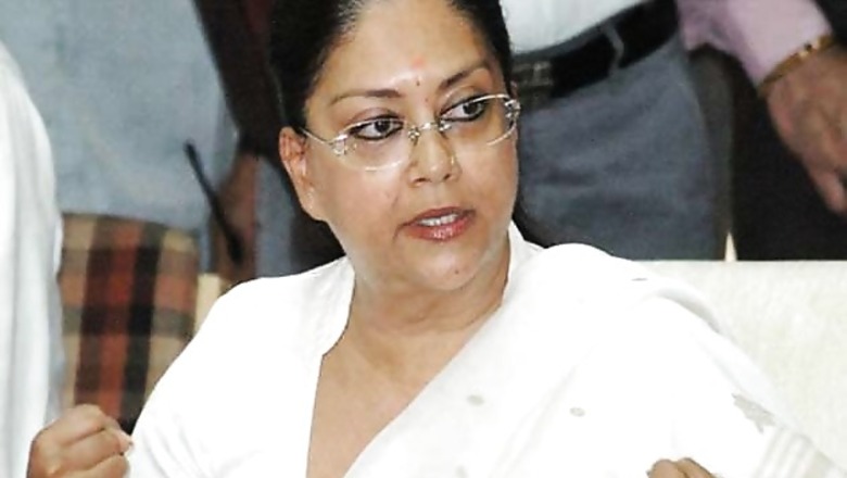 Vasundhara Raje's convoy pelted with stones